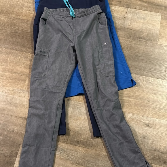 💙 FIGS Yola™ Skinny Scrub Pants. Size small. Multiple colors. $75 for all four - Picture 5 of 5